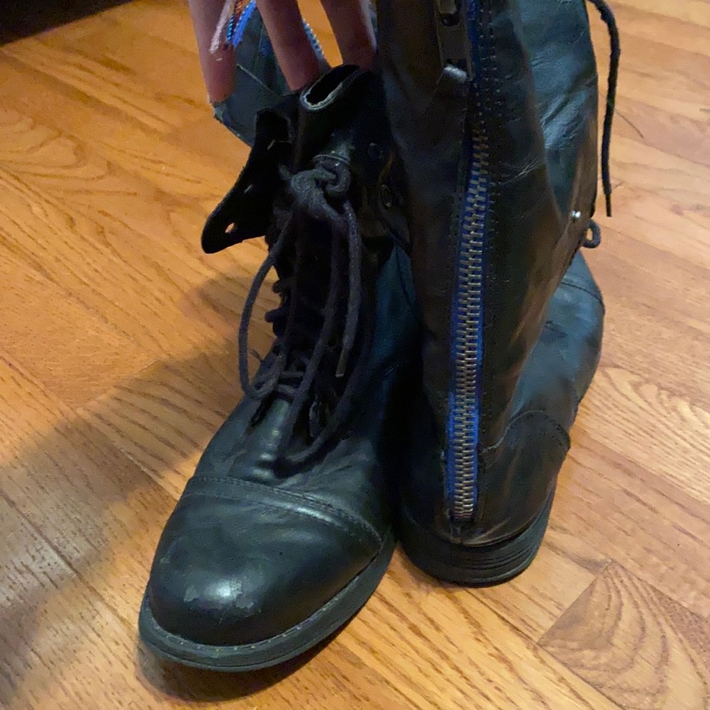 Combat boots